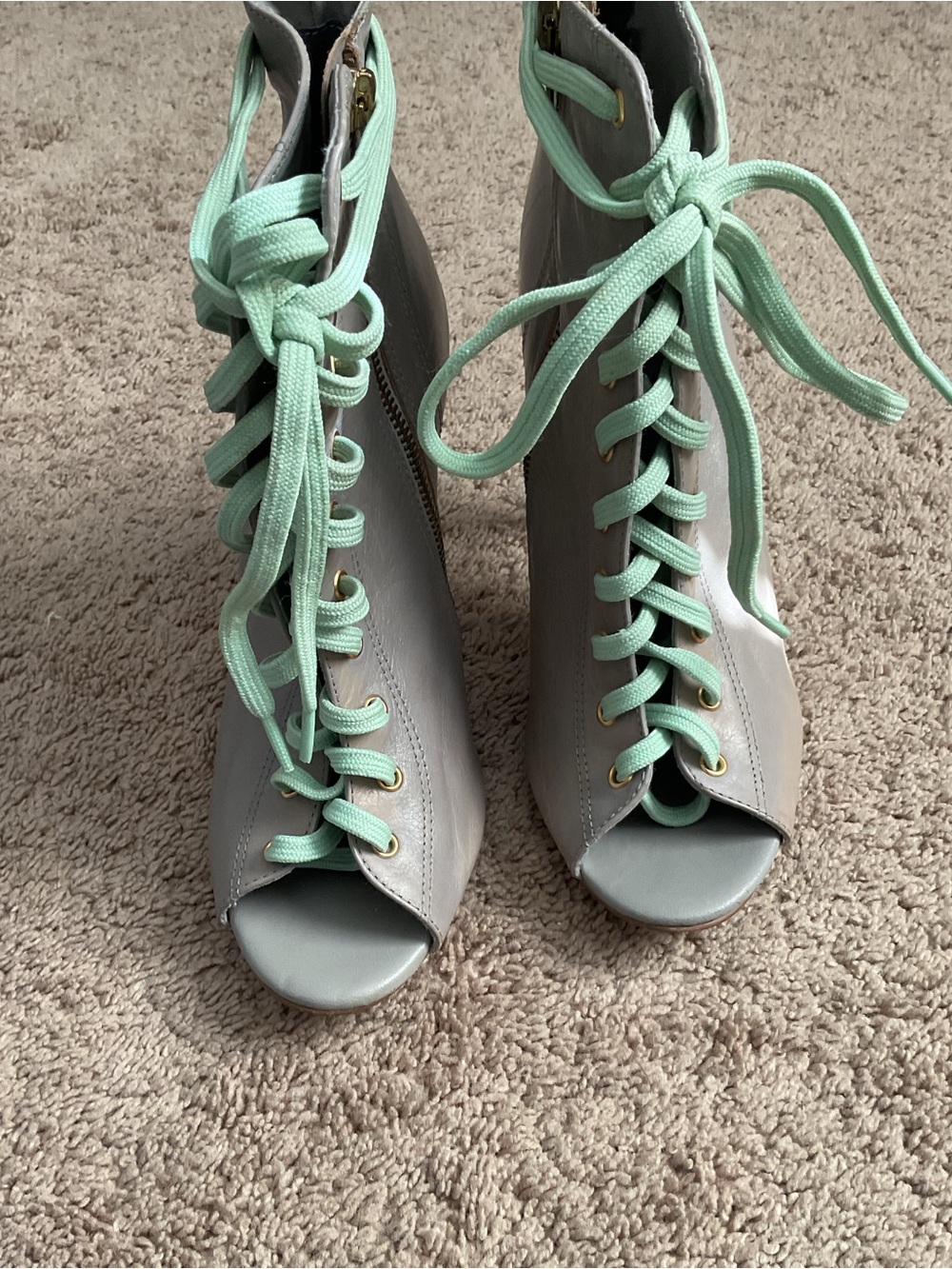 Aldo Light Gray Peep-Toe Lace-Up Ankle Heels with Mint Laces

Size 38
US 7-7.5